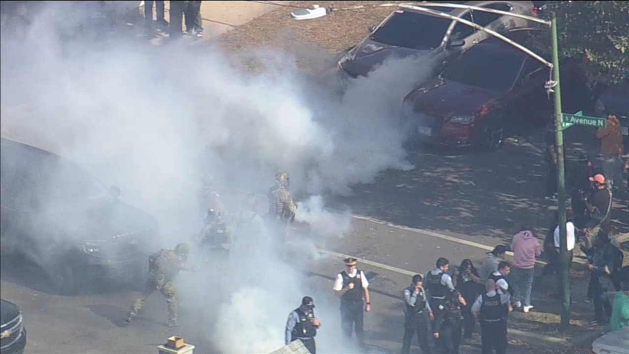 Feds use tear gas against crowd on Chicago’s East Sidea