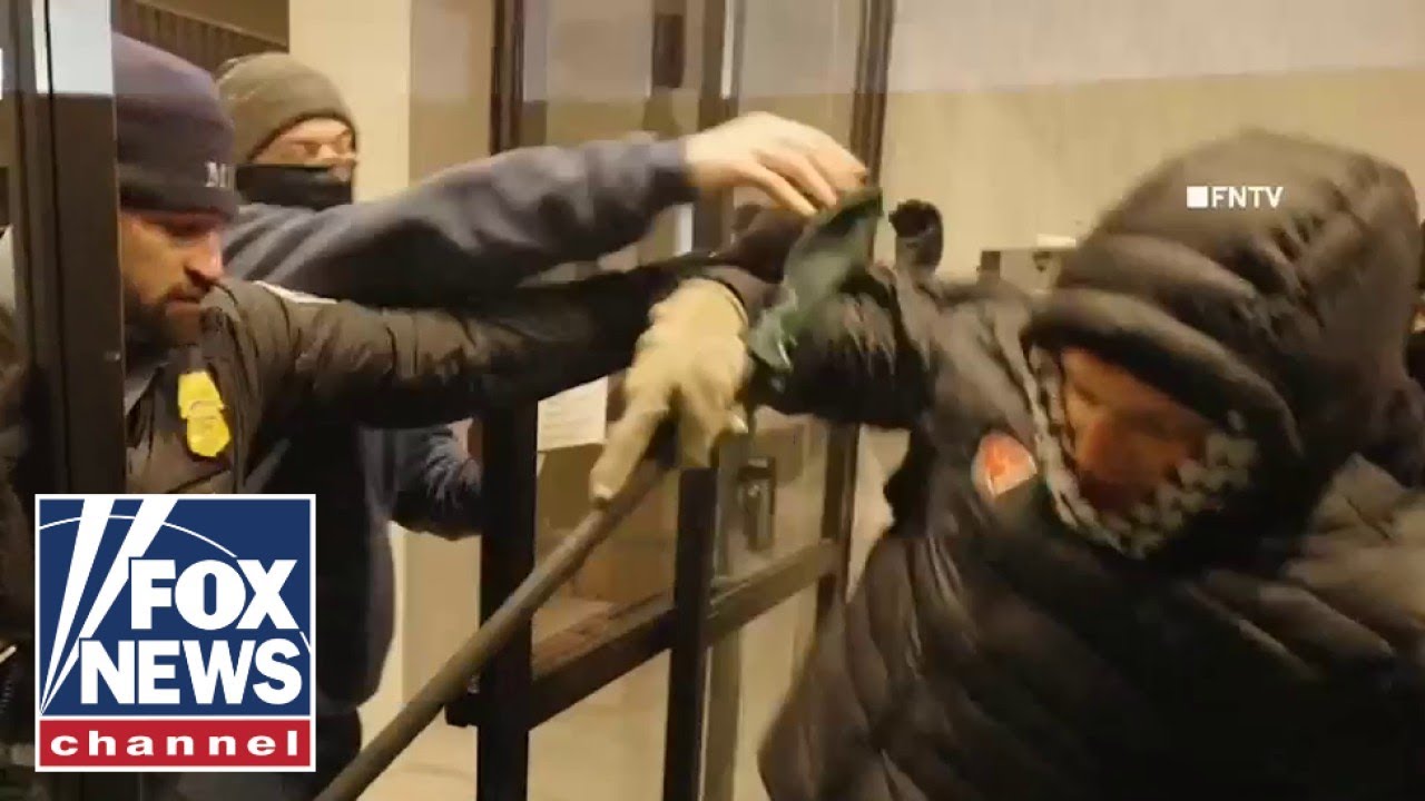 Protesters SWARM Minnesota hotel believed to be housing ICE