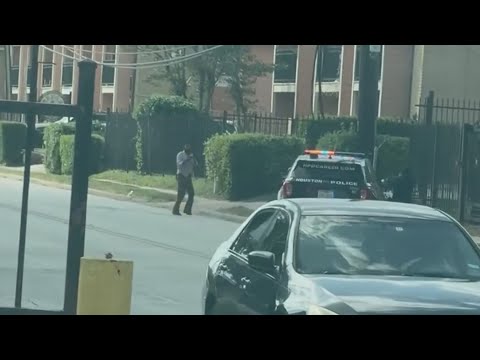 Shootout in SW Houston leaves suspect dead, police officer injured