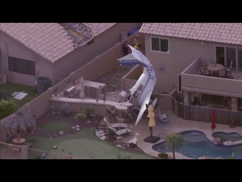 3 hurt after small plane crashes into home in Arizona