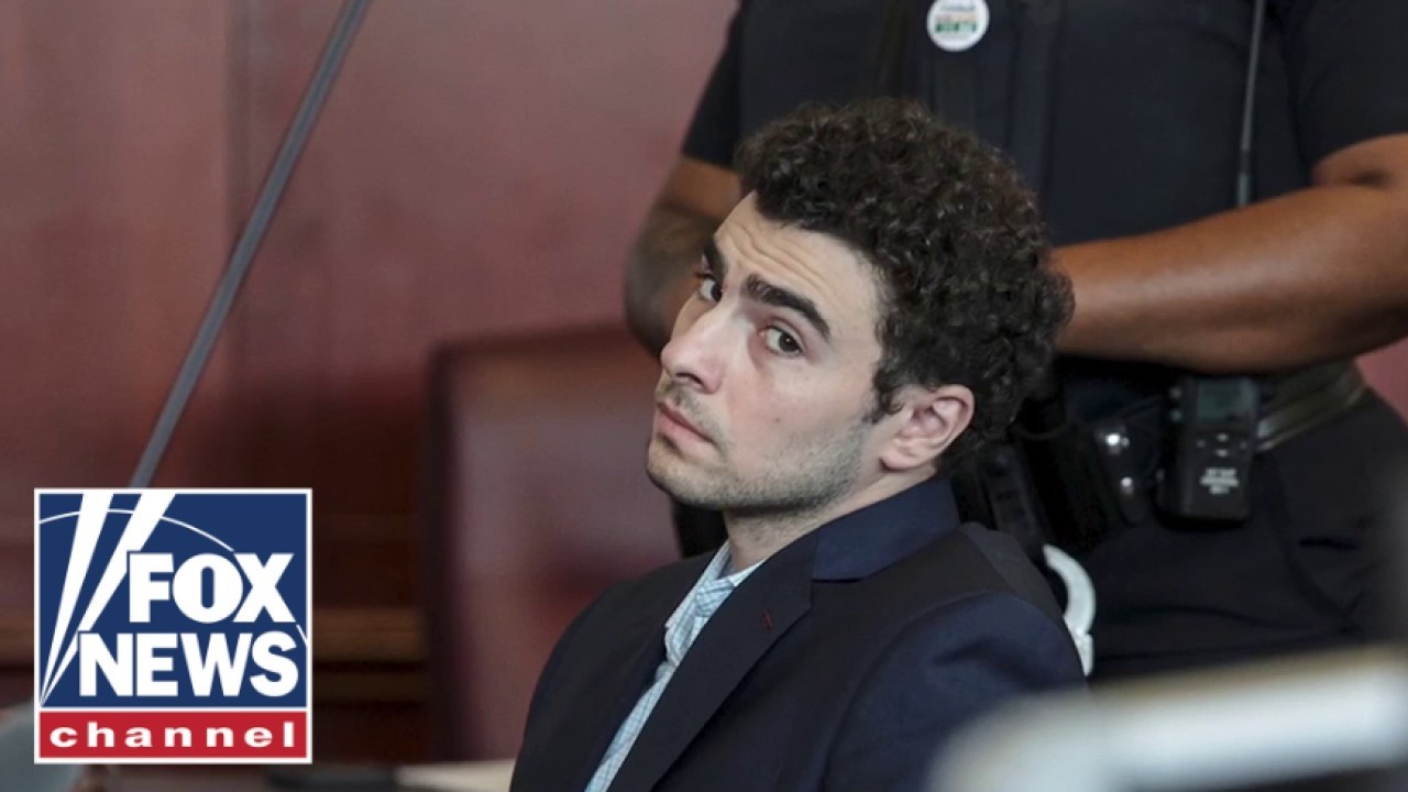 Luigi Mangione’s court hearing delayed by clerical error, Fox News contributor reacts