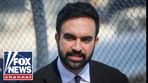 Mamdani gets BOOED off stage during Staten Island event